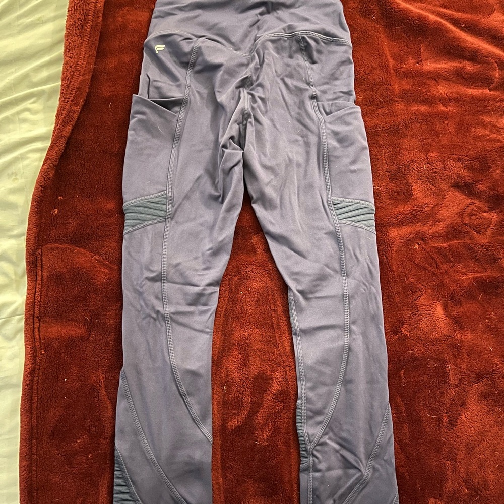NWT fabletics leggings w/ pockets!